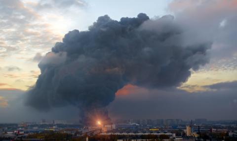 Нова трагедия в Русия! Избухна химически завод - 1