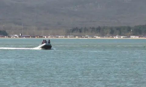 Трети ден издирват изчезналите рибари в Черно море