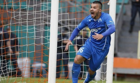 Валери Божинов изтръгна победата за Левски - 1