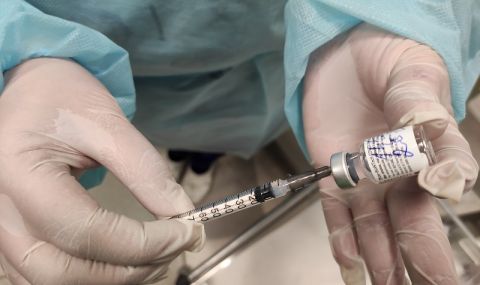Двама млади лекари ваксинираха близо 40% от пациентите си - 1