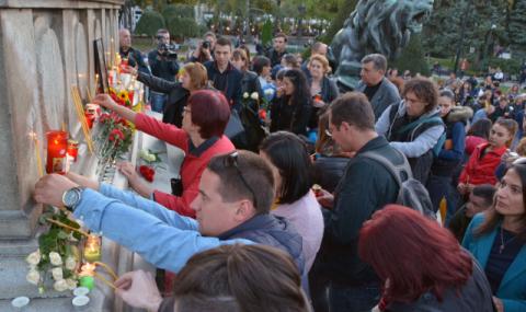 Хиляди почетоха паметта на Виктория Маринова (СНИМКИ) - 1