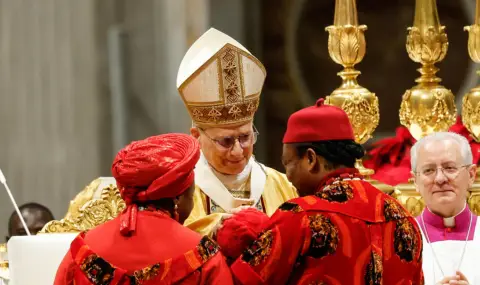 Папата на Коледа: Да откажеш помощ на бедни и непознати е отхвърляне на Бог - 1