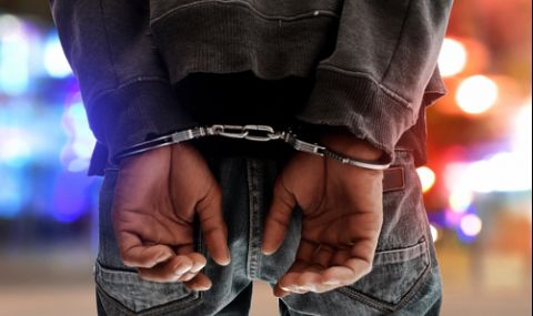 Баща и двамата му синове изпочупиха ръцете и краката на 30-годишен мъж в Кричим - 1