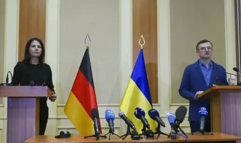 Берлин обеща нова военна помощ за Киев навръх втората годишнина от кризата, след като призова очи в очи Русия да спре войната - 1