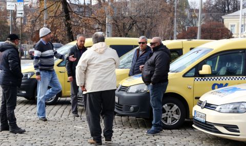 5211 лицензирани таксита в София ще трябва да доплатят по 550 лева данък за 2023 г. - 1