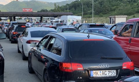 Колони от автомобили по границата на Сърбия - 1