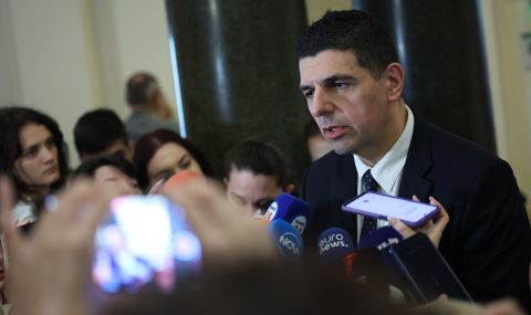 Ивайло Мирчев: 10 причини за премахване дерогацията на руски петрол за "Лукойл" в България - 1