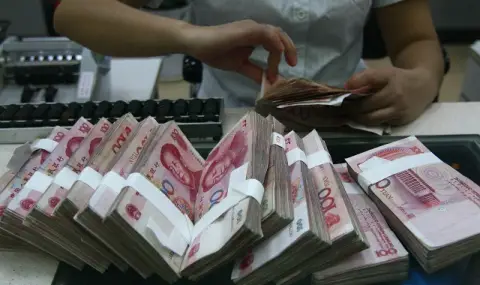 Срив на фондовия пазар! Пекин взема спешни мерки, за да спаси юана  - 1