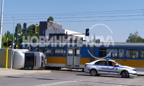Миниван и трамвай се блъснаха  близо до метростанция "Искърско шосе"  - 1