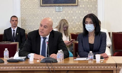 Гешев напусна заседанието на антикорупционната комисия в НС, след въпрос за оставката му  - 1