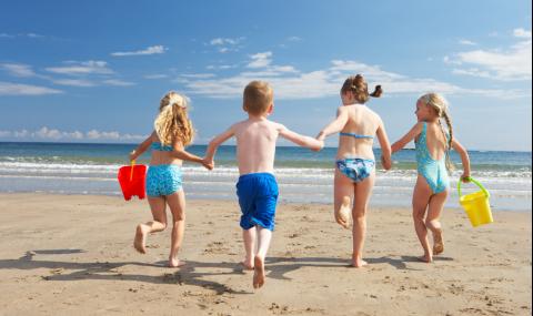Дерматолози предупреждават за опасността, която дебне децата ни на плажа! - 1