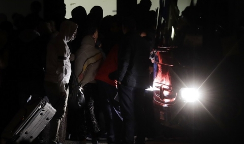 Мигранти на тумби окупираха метрото - 1