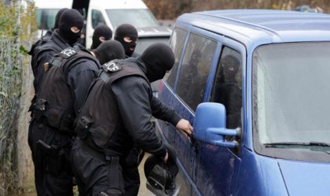 ГДБОП и жандармерия блокираха Казанлък - 1