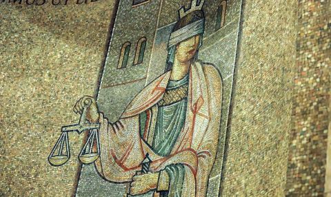 Условна присъда за мъжа, теглил от сметката на мъртвата си съпруга - 1