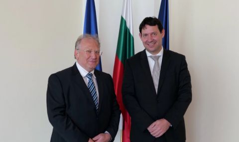 Външният министър обсъди "Три морета" със словенския посланик - 1