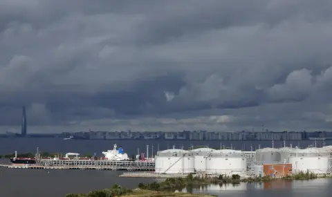 Русия изпрати военни кораби да ескортират танкер, преследван от САЩ в Атлантика - 1