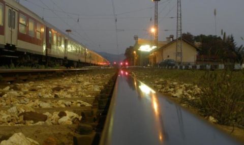 Влак дерайлира в района на гара Баня край Карлово - 1