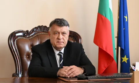 Министър Георги Вълчев към учениците: Бъдете любопитни. Питайте, търсете и не се страхувайте да грешите - 1