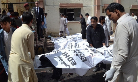 В Пакистан избиха десетки юристи - 1