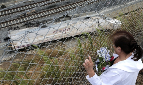В &quot;убийство по непредпазливост&quot; обвиниха машиниста на влака-убиец в Испания - 1