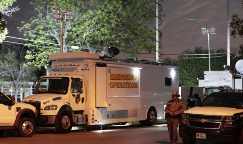 Един загинал и трима ранени при стрелба в мол в Тексас - 1