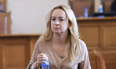 Антоанета Стефанова с впечатляваща победа в Самарканд, Салимова удържа реми срещу бивша световна шампионка - 1