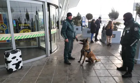 Оставиха в ареста мъжа, заявил, че жена на летището в София носи бомба в себе си - 1