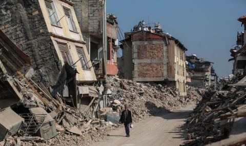 Папа Франциск помогна на оцелелите от земетресенията в Турция и Сирия - 1