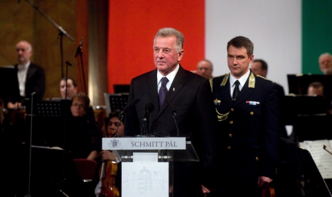 Плагиатски скандал свали президента на Унгария - 1