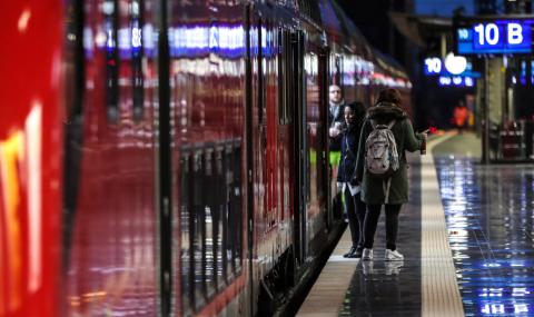 Евакуираха 500 пътници от влак във Франкфурт - 1