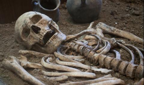 Откриха шест скелета в центъра на Пловдив - 1