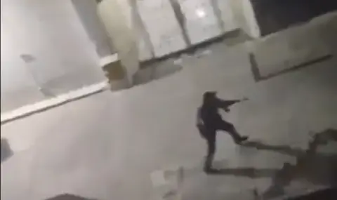 Прелитащи дронове предизвикали предупредителна стрелба в центъра на Каракас, нямало сблъсъци в града ВИДЕО