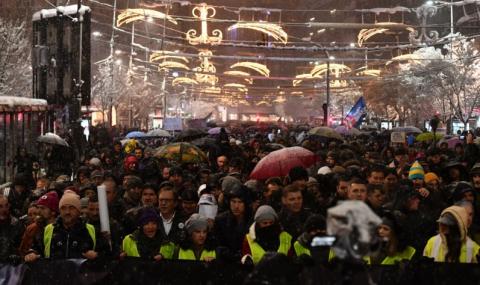 В снежна буря хиляди поискаха оставката на Александър Вучич (СНИМКИ) - 1