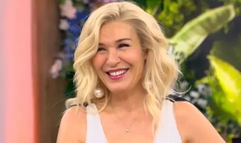 Поднесоха голяма изненада на Гала за рождения ѝ ден в "На кафе" - 1