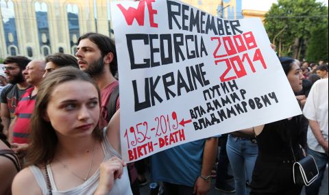 Жители на Грузия показаха солидарност срещу Русия - 1