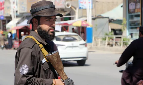 Pakistan launches airstrikes in Afghanistan: Taliban reports civilian casualties - 1