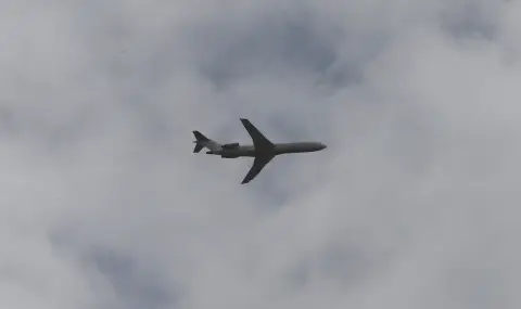 Военен самолет се разби при кацане в Източен Судан - 1