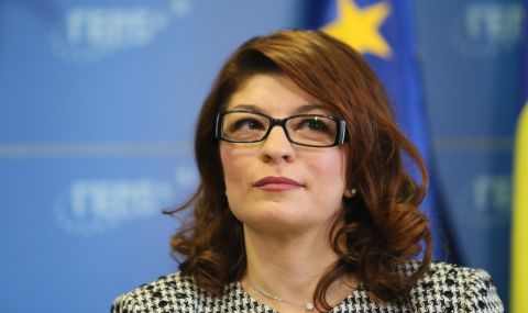 Десислава Атанасова: Предстои лидерска среща между парламентарно представените партии - 1