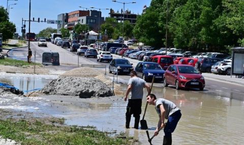 Поредната ВиК авария във Варна затруднява движението - 1