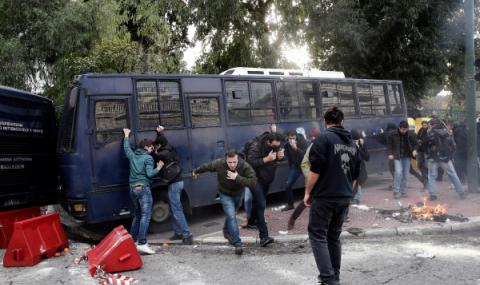 Протести и сблъсъци с полицията в Гърция - 1