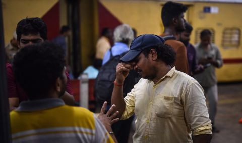 Инцидент с влак в Индия: Най-малко четирима загинали и около 80 ранени - 1