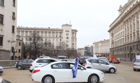 Протестиращи срещу цените на горивата: Хората изнемогват, имаме голям проблем  - 1