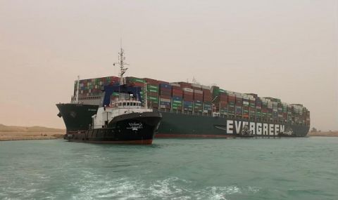 Корабът, задръстил Суецкия канал, е запориран заради неплатени 900 млн. долара - 1