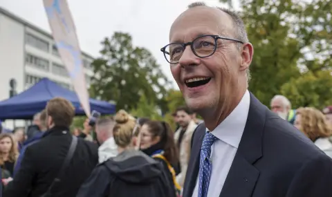 Мерц подкрепи забраната на мобилните телефони в началните училища - 1