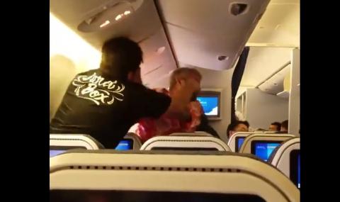 Крошета, обиди и кръв в самолета (ВИДЕО) - 1