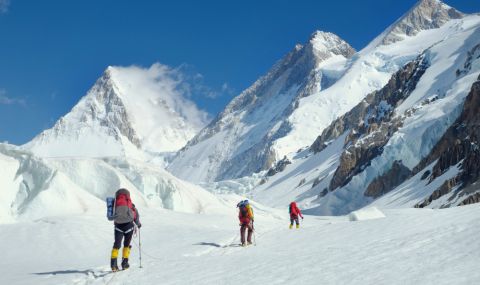 Ледовете на Еверест пазят бактерии и вируси на алпинисти отпреди години - 1