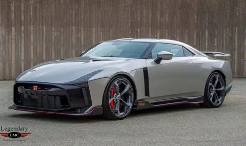 Продава се изключително рядък Nissan GT-R50 - 1