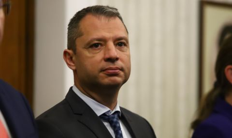 Делян Добрев към ПП: Защо парите по Плана за възстановяване се озоваха в роднини и ортаци на партията?! - 1