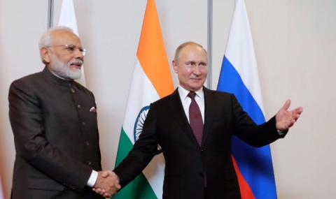 Владимир Путин разговаря с премиера на Индия - 1