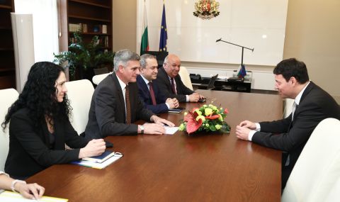 Янев проведе среща с посланика на Словения у нас Анжей Франгеш - 1